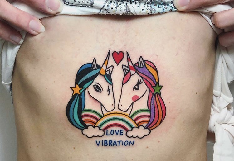 tatuaggio unicorno sole