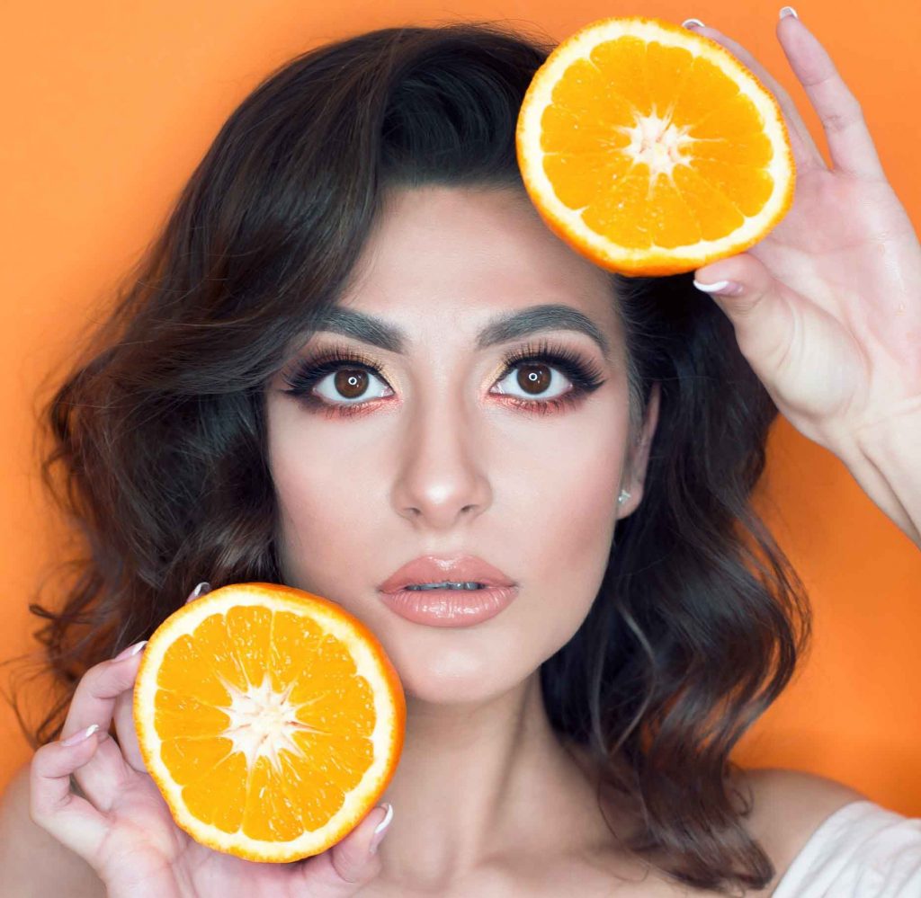 ragazza con arance